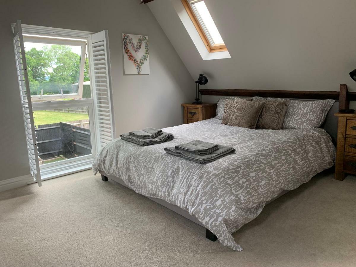 The Barn House Apartment Cranleigh Exterior photo