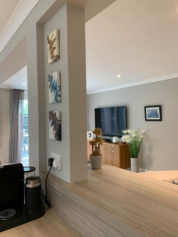 The Barn House Apartment Cranleigh Exterior photo